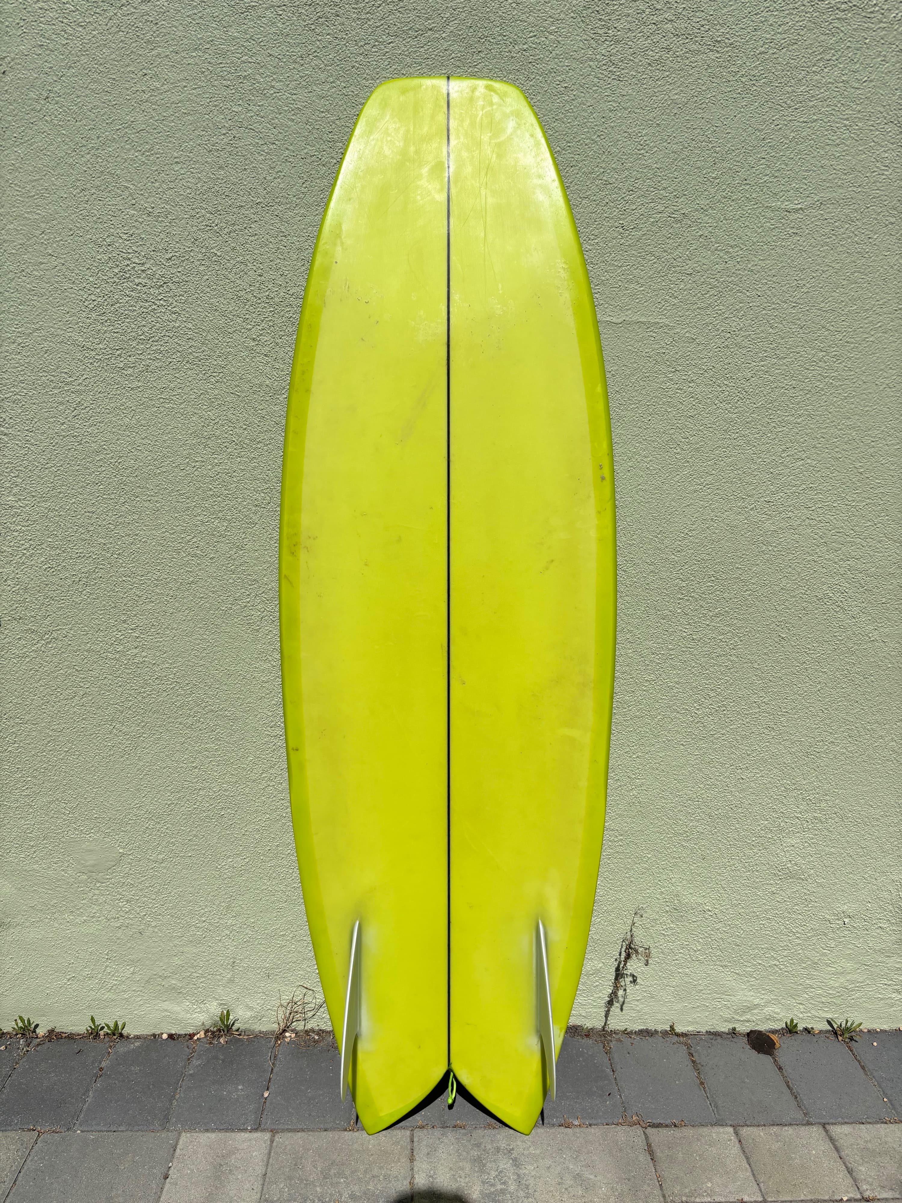 Twin Fin Surfboard 5'5 (4 of 6)